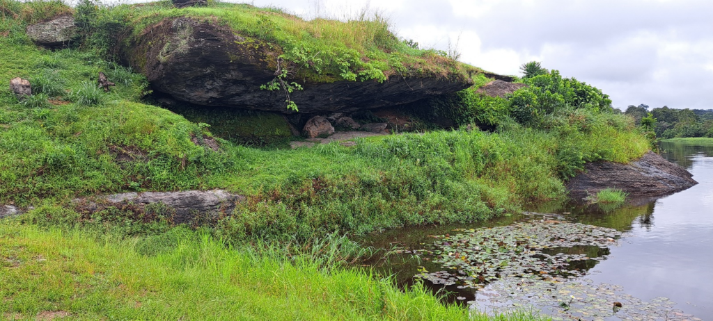 Grotte sur le Nyong