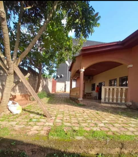 Grande villa - Monti Nkilngoué - Yaoundé