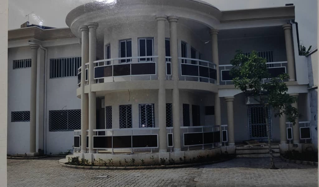 Duplex à vendre à Elig Essono - lot de 1200m² - Yaoundé