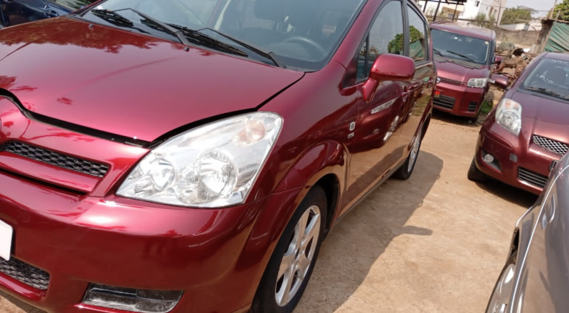 A Vendre - Toyota Corolla verso 7 places - Yaoundé Cameroun